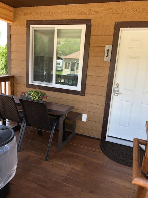 Parkway Yellowstone Guest House Room #1 Gardiner Eksteriør bilde